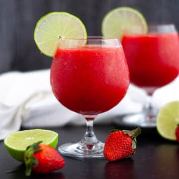Feature image for our frozen strawberry daiquiris recipe.