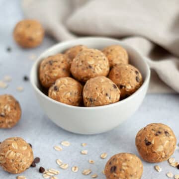 Feature image for our protein peanut butter bites recipe.