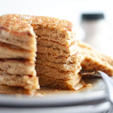 Feature image for our protein powder pancakes without banana recipe.