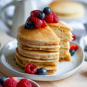 Feature image for our dairy free pancakes recipe.