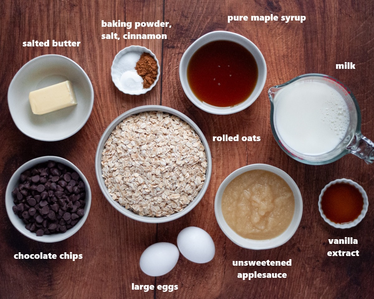 Ingredients needed to make baked chocolate chip oatmeal.