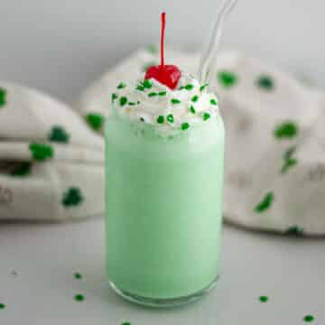 Feature image for our shamrock shake recipe.