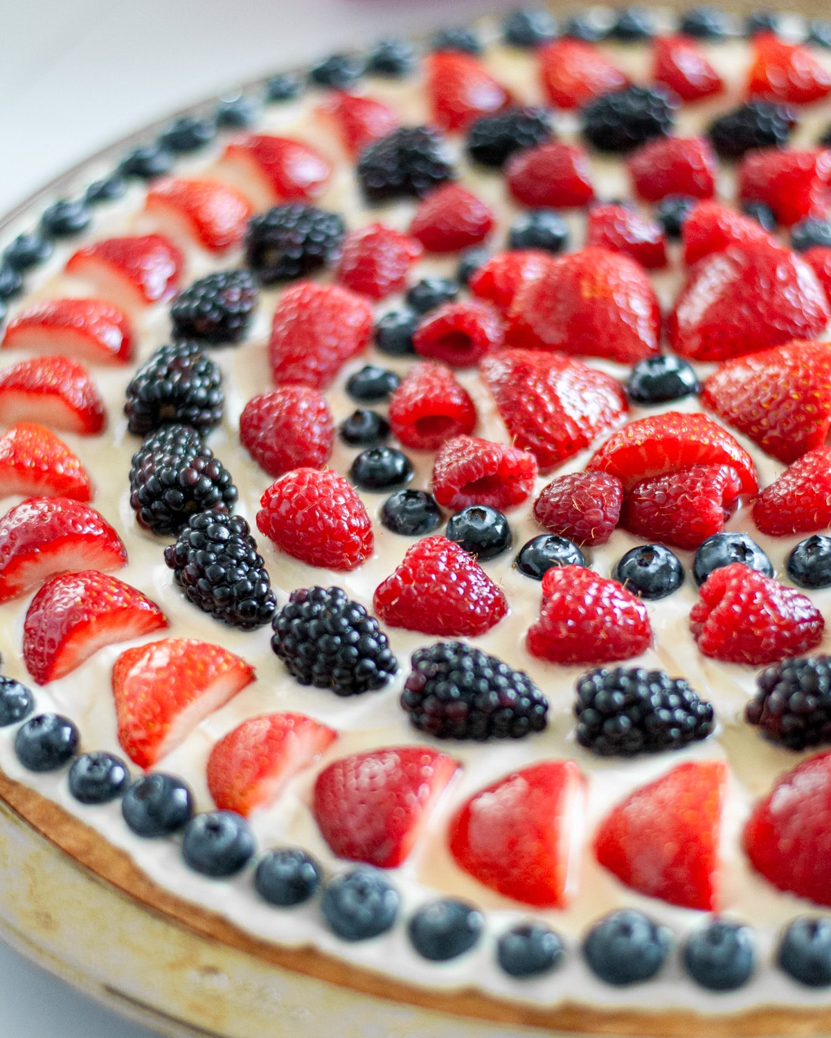 Close up of the finished fruit pizza.