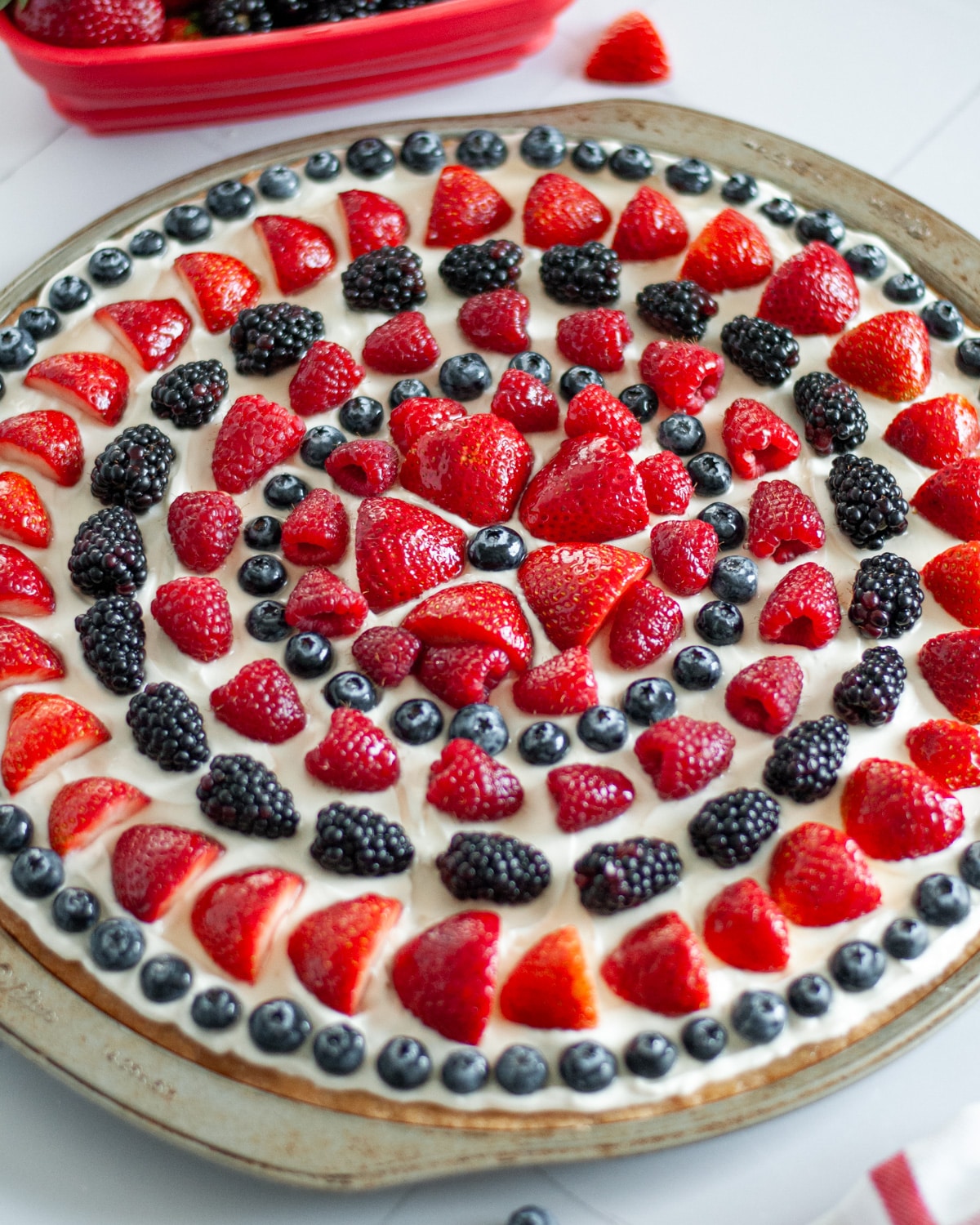 Close up of the finished fruit pizza.
