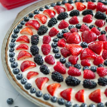 Close up of the finished fruit pizza.